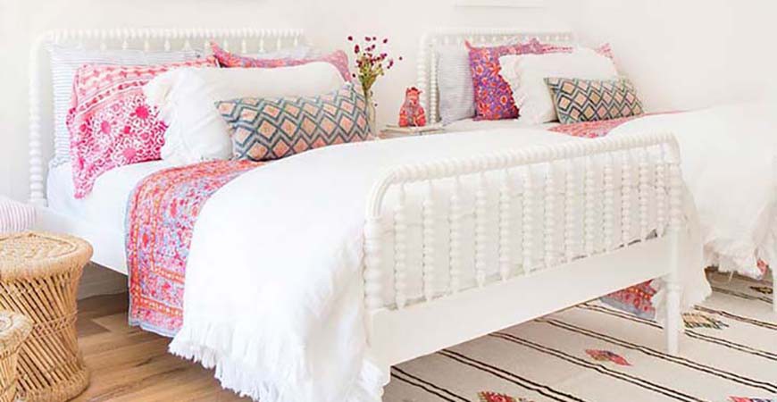 سرویس خواب سفید و قرمز : بهترین و جذاب ترین رنگ روتختی برای تخت سفید | کالای خواب بدروم